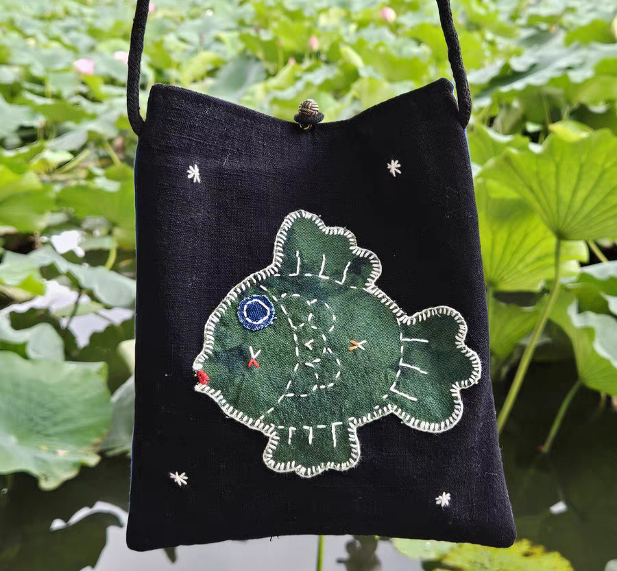 手工贴布绣草木扎染老土布七彩云南蘑菇斜挎包手机包送礼满68包邮