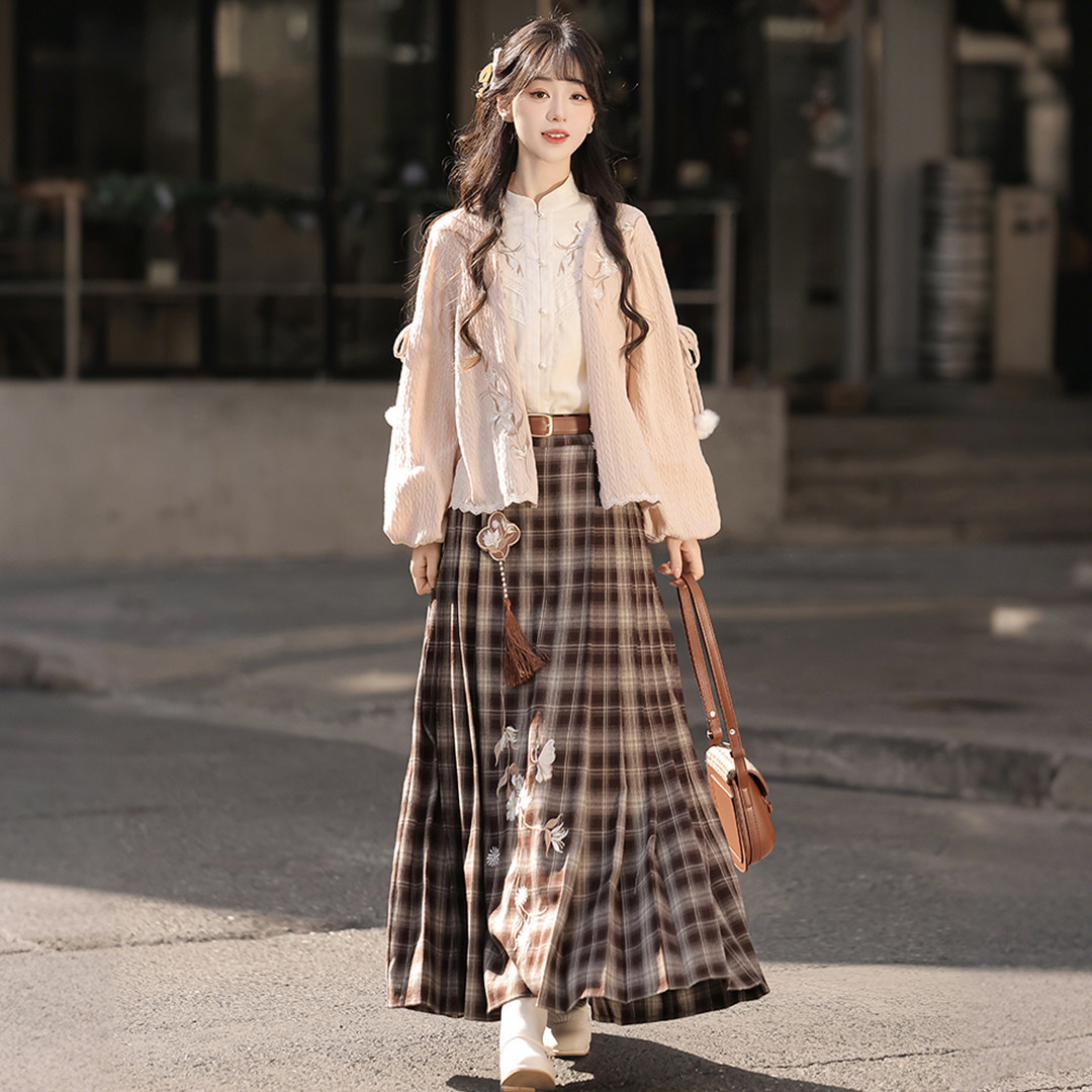 秋月蝶新中式改良汉服马面裙套装