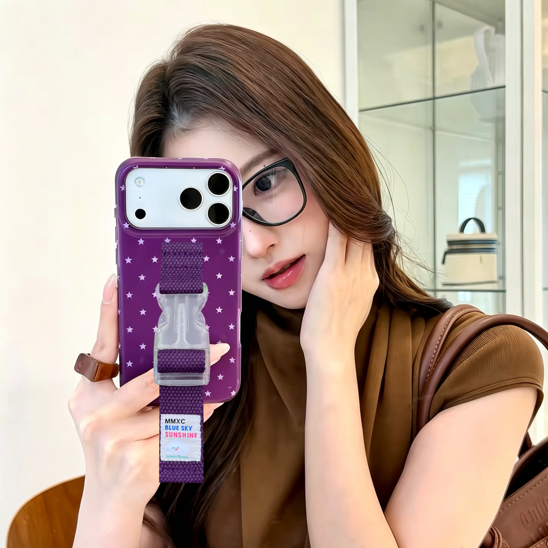 高级感勃艮第酒红星星适用苹果18pro max紫色星星腕带手机壳iPhone17 16 15便携支架小众原创缝线防摔保护套