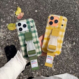 ins韩风格子适用苹果17 16 15 Pro Max手机壳液态硅胶腕带iPhone13 14支架夏日绿色黄色创意支架小众便携简约