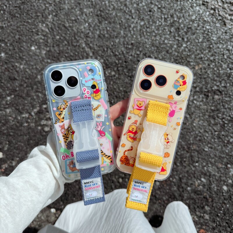 小红书维尼熊腕带适用苹果17 16 15 14 Pro Max手机壳13创意支架秋冬红色小众原创缝线少女可爱