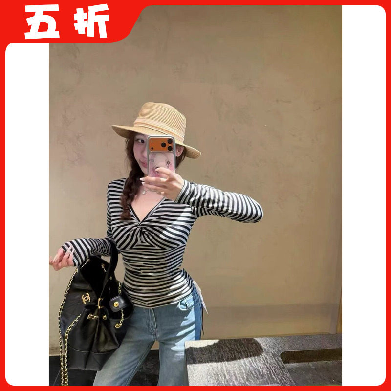 【五折】2026春新款韩版气质交叉V领条纹长袖T恤女紧身短款t恤