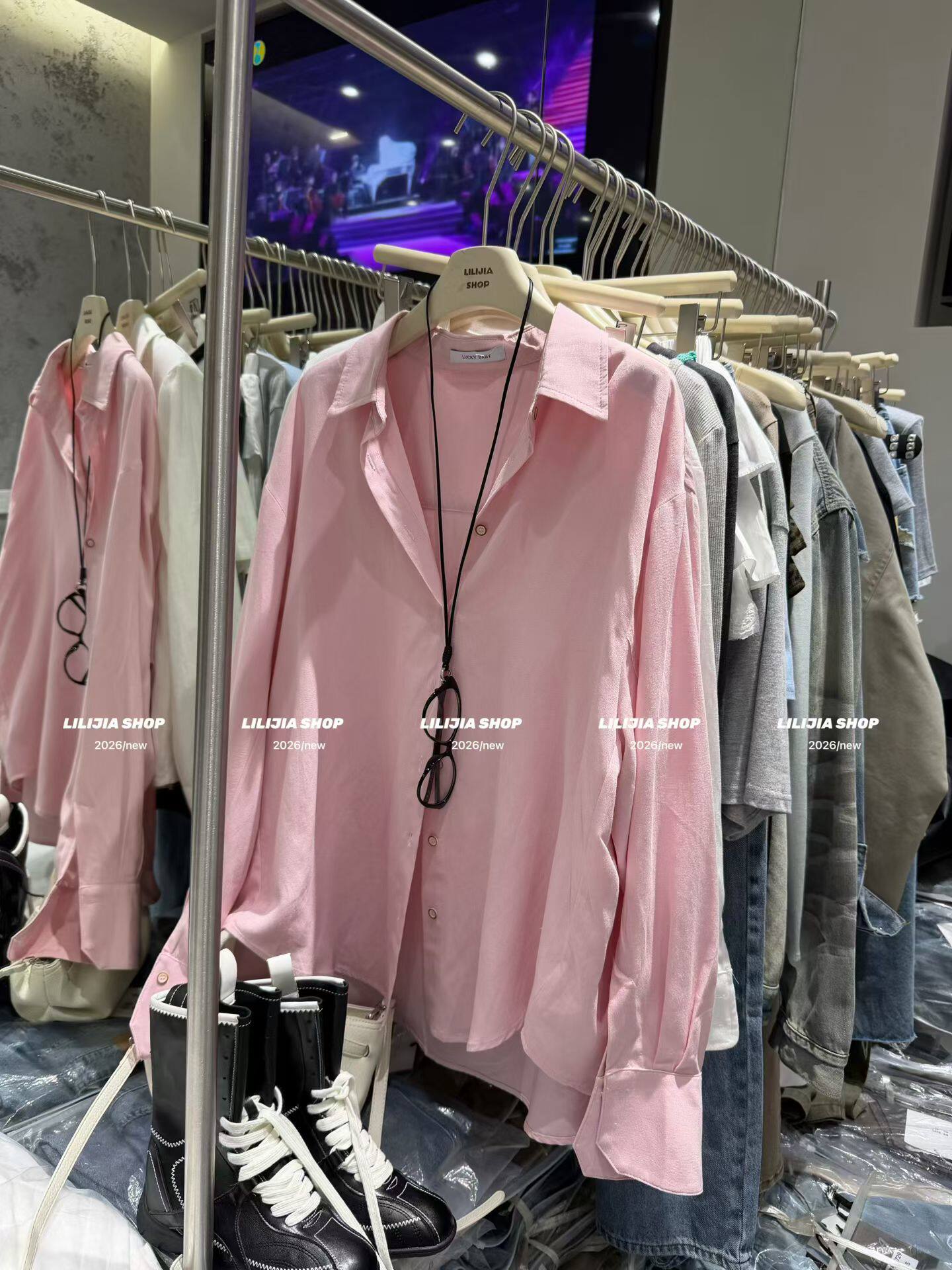 Miss家 2026新款韩版时尚百搭显瘦高级感气质糖果色衬衫女配挂件