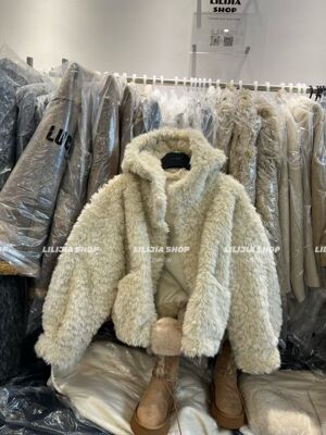 Miss家 2025冬新款韩版宽松显瘦百搭连帽毛毛外套女皮毛一体上衣