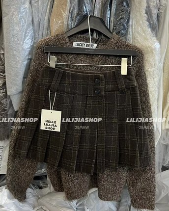 Miss家 2025冬新款美式小众复古毛呢格纹不规则高腰半身裙百褶裙