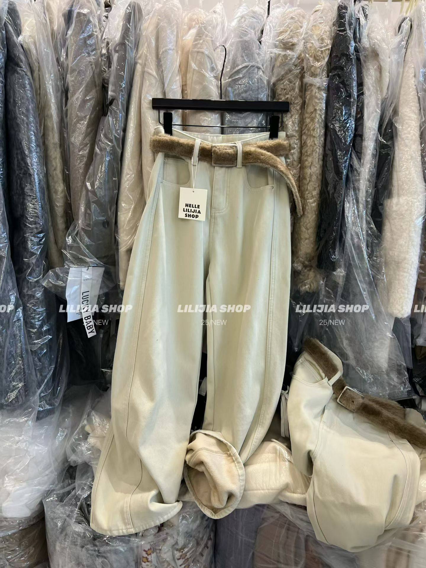 Miss家 白杏色加绒牛仔裤女2025冬宽松显瘦直筒裤毛毛腰带阔腿裤