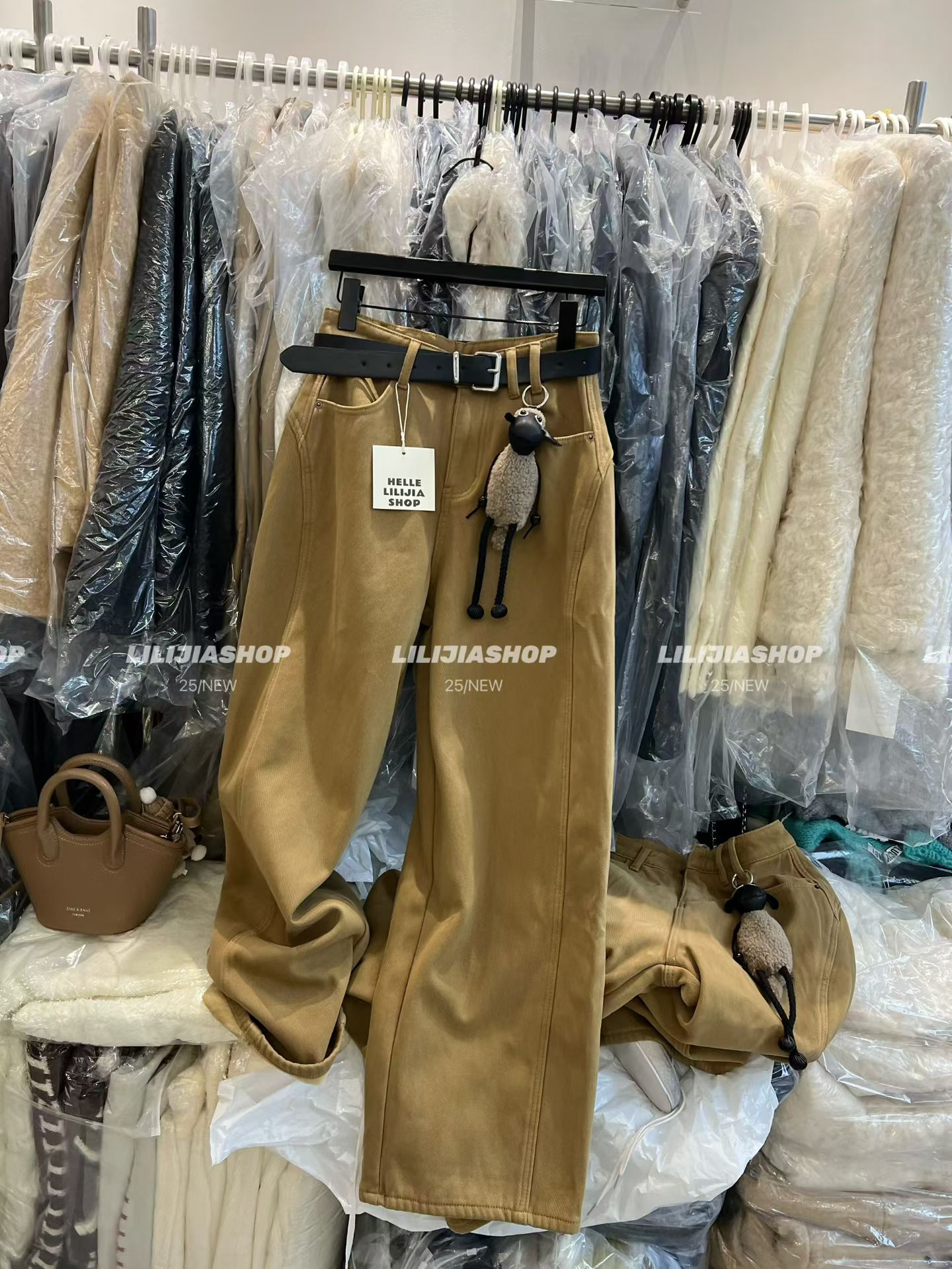 Miss家 2025冬韩版时尚百搭宽松显瘦高腰加绒阔腿牛仔裤女配挂件