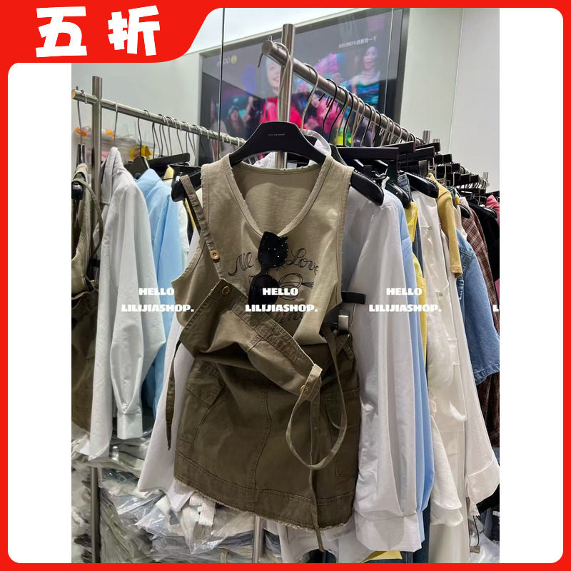 【五折】时髦复古绿背心牛仔印花两穿背带裙套装设计感工装风