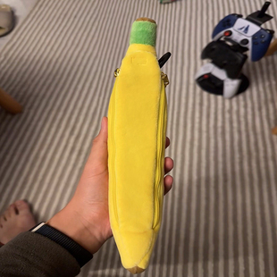 日本限定香蕉笔袋挂件少女心可爱banana文具收纳袋便携多功能包包
