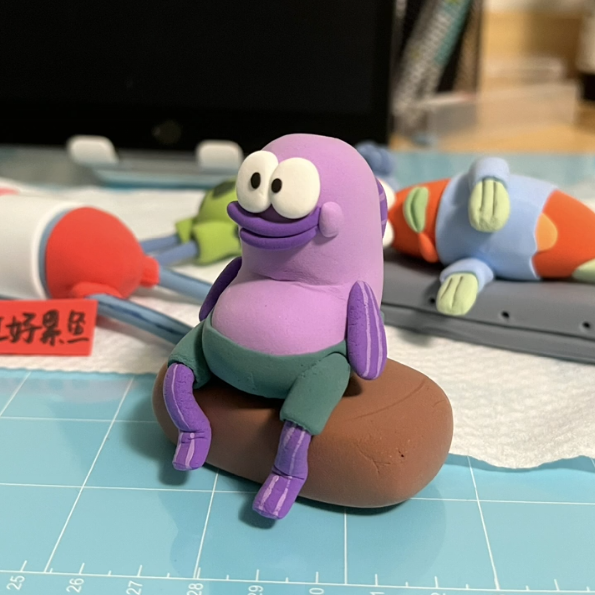 比奇堡居民大聪明鱼摆件