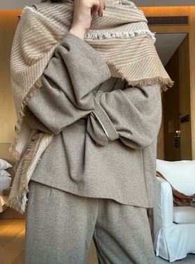 日常米黄色羊绒围巾