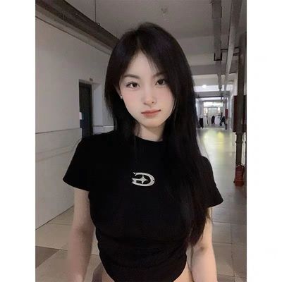 美式正肩短袖T恤女纯欲辣妹新款修身显瘦设计感夏季打底短款上衣