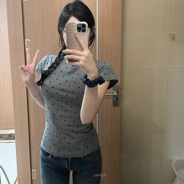 百搭高级感波点正肩短袖t恤女2025夏季新款辣妹修身显瘦短款上衣