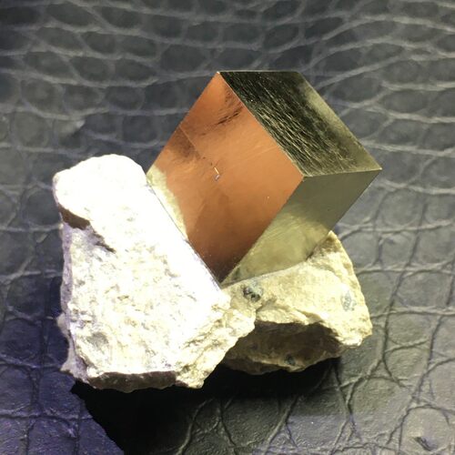 纯天然西班牙黄铁矿立方体原石