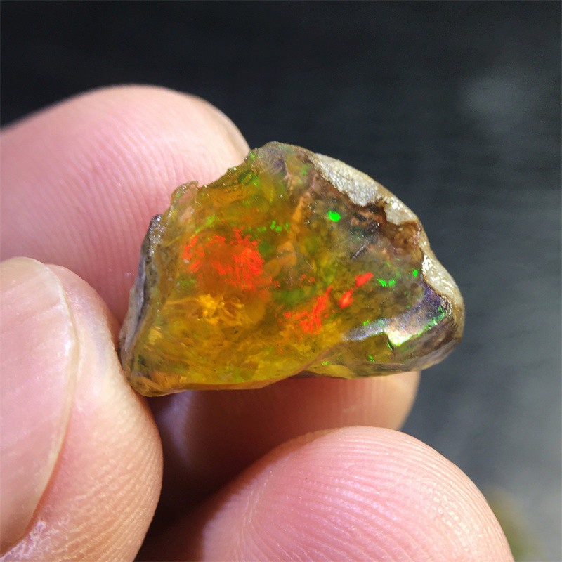 纯天然欧泊原石吊坠女红绿火彩欧珀原矿毛料矿物晶体摆件教学标本