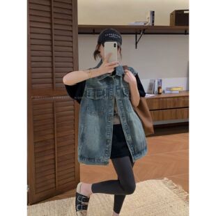 蓝色复古中长款牛仔马甲女2026年秋季新款宽松百搭单排扣坎肩上衣