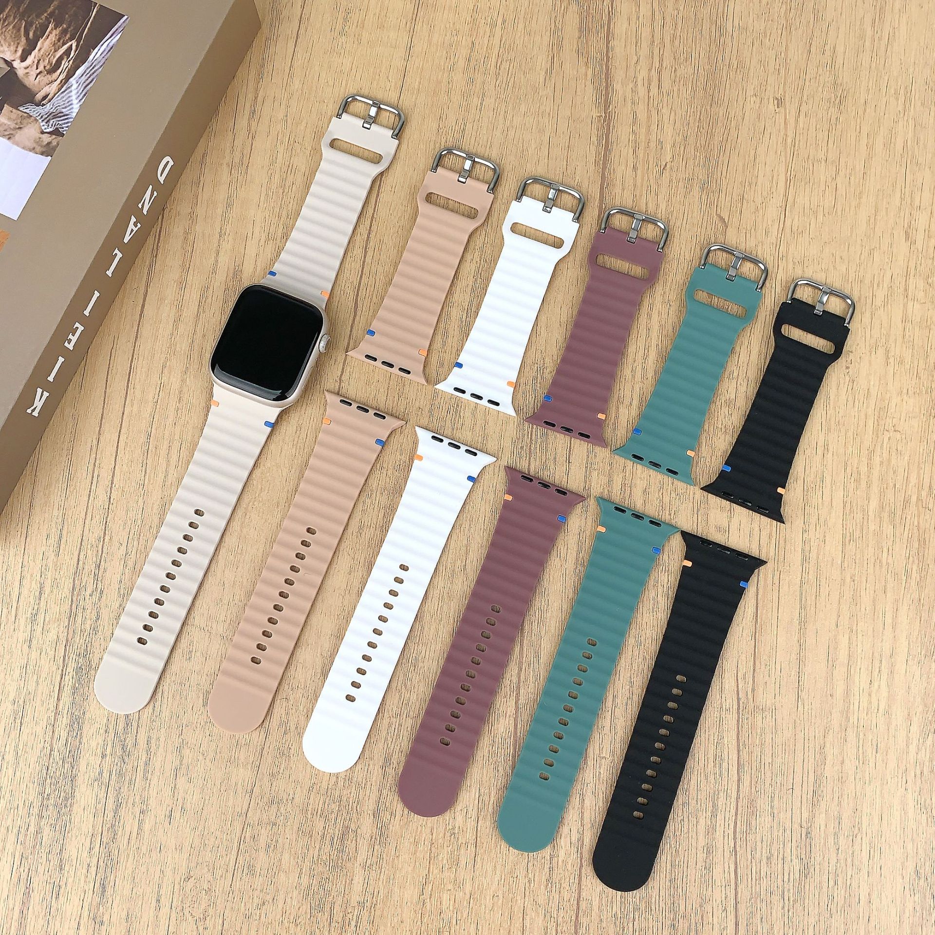 适用苹果手表s11ultra波浪纹缝线硅胶表带iwatch89se通用运动男女