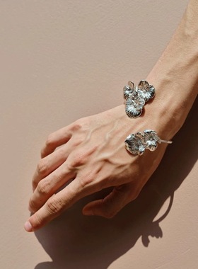 错位交替花朵开口手镯时尚气质高级精致冷淡风小众设计可调节手环