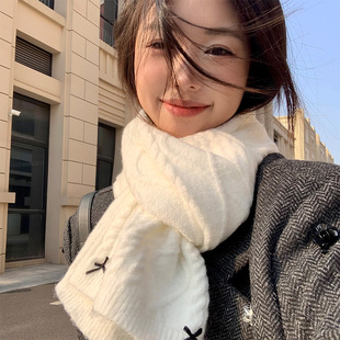 周给给纯色蝴蝶结可爱甜美软妹奶白色毛线围巾女冬季加厚针织围脖