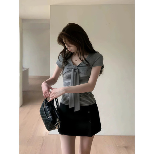 夏季纯欲V领条纹假两件显瘦T恤