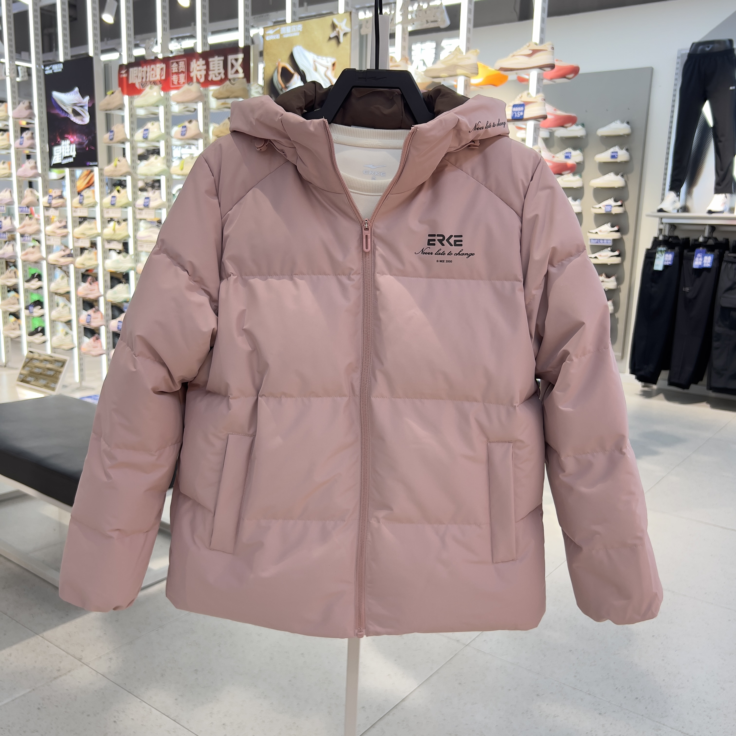 鸿星尔克羽绒服女2025冬季新品保暖时尚宽松运动外套12225401042