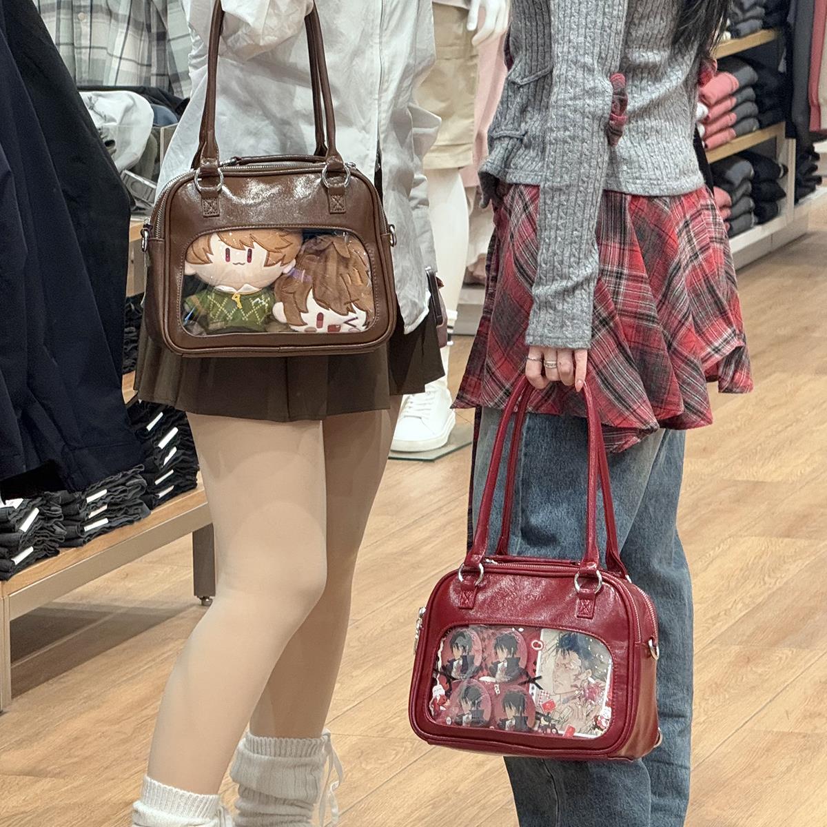 AORDA 二次元小食量吧唧红色痛包女斜挎双肩背包二次元娃娃展示包