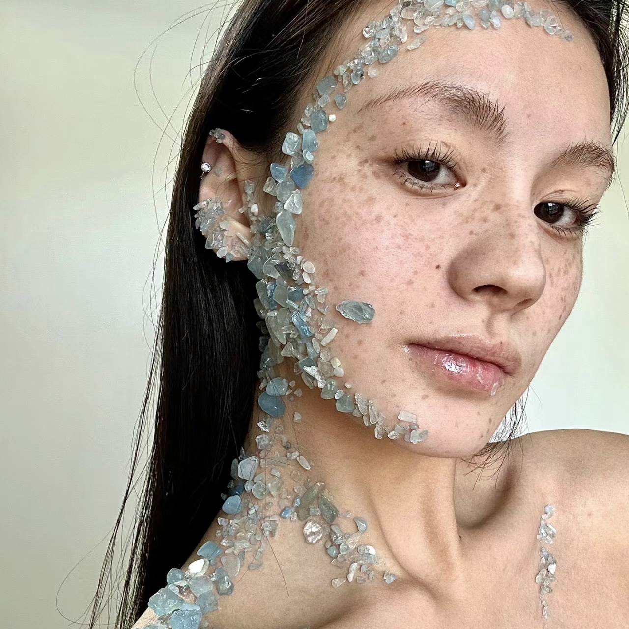 海蓝宝水晶碎石贴脸小石头