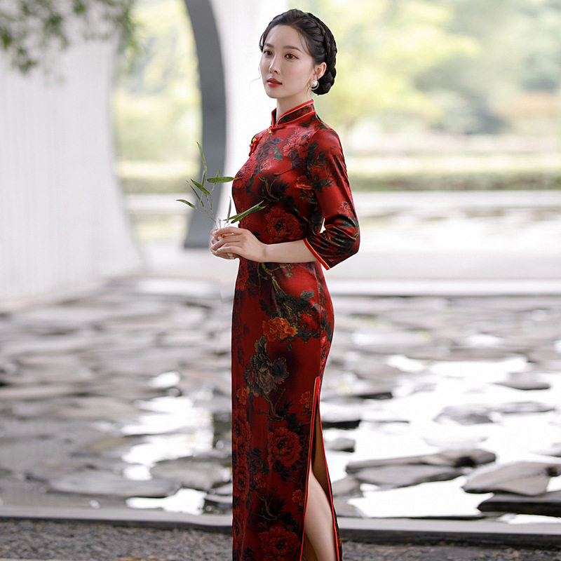 2025红色红旗袍长款中式金丝绒七分袖中国风立领婚礼改良版旗袍