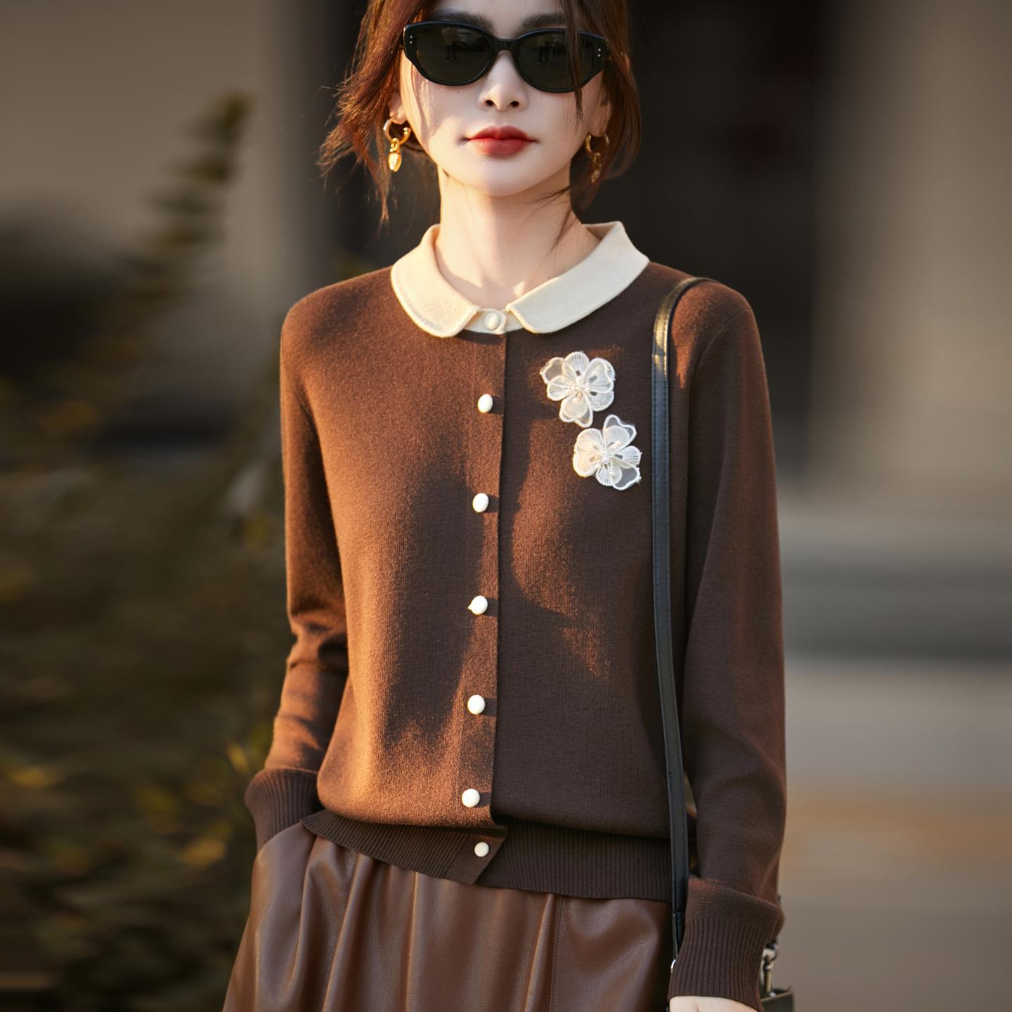 2025秋冬精纺羊毛针织开衫女翻领小香风立体花朵外套宽松拼色毛衣