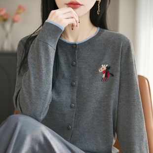 2026春季假两件刺绣小马圆领针织开衫女小众薄款毛衣宽松上衣外套