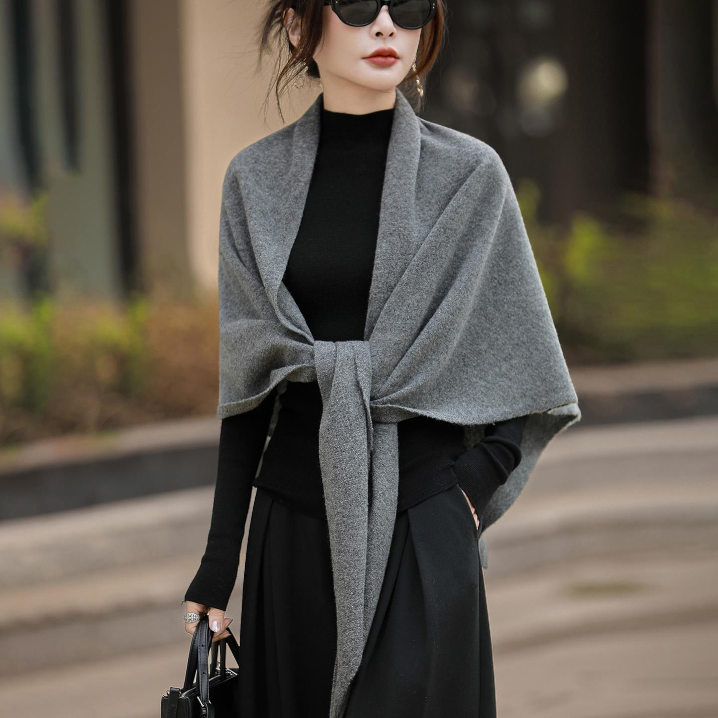 法式高端100羊毛披肩女2025新外搭保暖针织斗篷围巾围脖披风外套