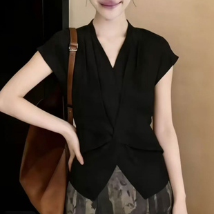 高级感V领短袖T恤女夏季大码女装胖妹妹减龄扭结遮肚小衫气质上衣