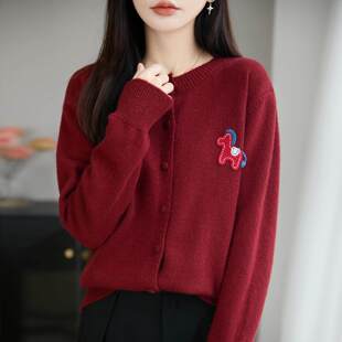 红色毛衣女款2025新款冬季巨好看新年针织开衫2026马年本命年衣服