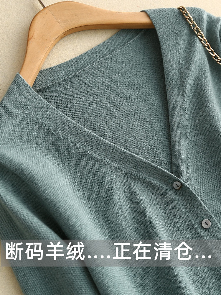 特价春秋新款V领纯色开衫女羊毛衫宽松外套针织衫薄短款外搭毛衣