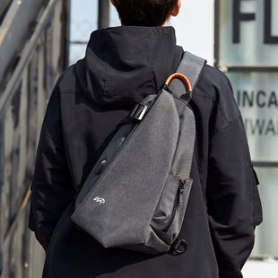 斜挎包男潮牌胸包街头跨包包休闲跨肩多功能小背包斜背单肩男士 包