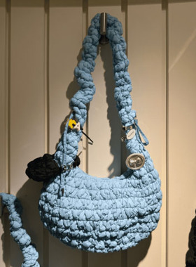 现货ANOETIC 24夏褶皱云朵包大容量通勤斜挎包饺子包韩国代购