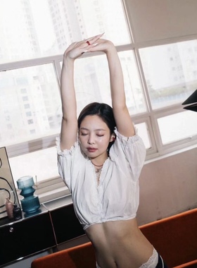 现货Jennie同款ojos泡泡袖蕾丝T恤短款辣妹V领短袖衬衫韩国代购