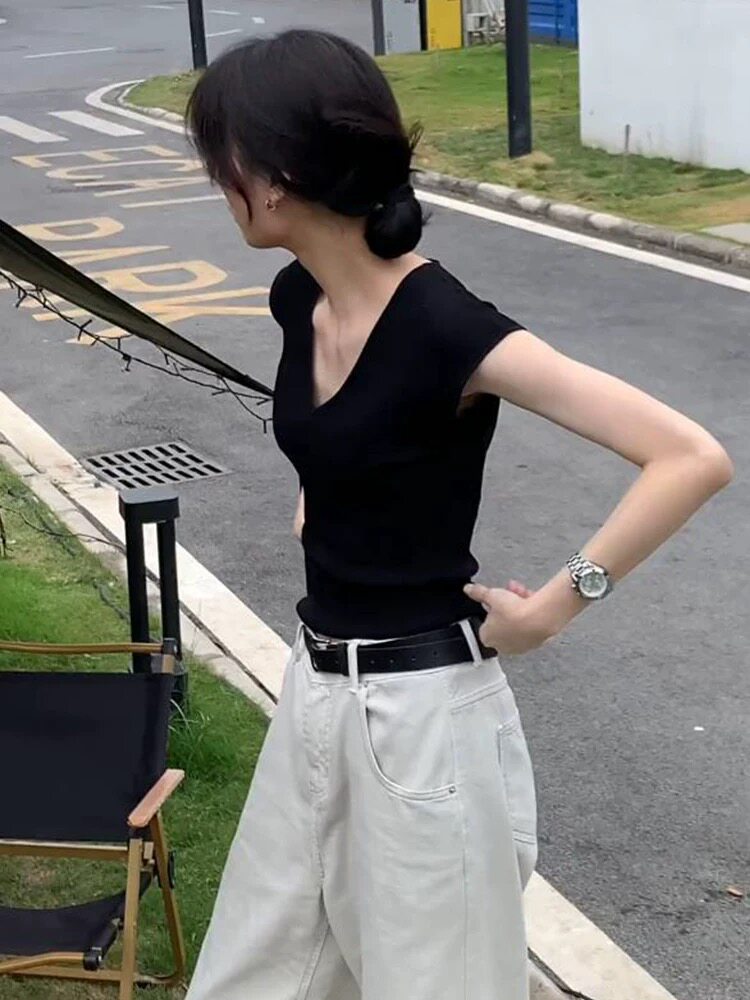 法式轻奢黑色v领天丝短袖针织t恤女夏季气质修身显瘦飞飞袖小上衣