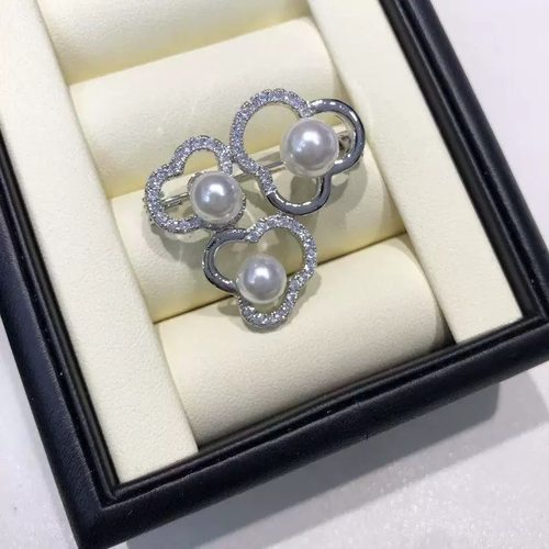 T家平衡木海水珍珠胸针 任嘉伦同款三花花瓣花朵胸针礼仪场合饰品