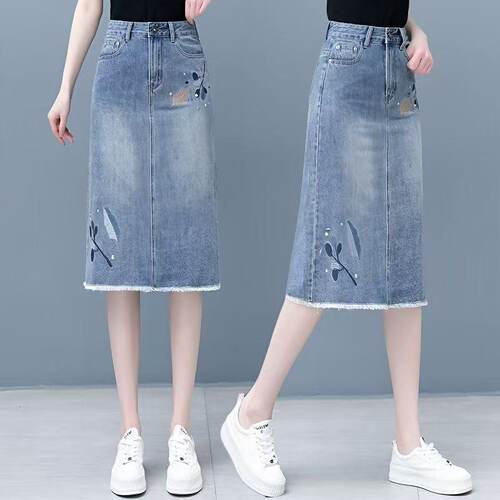绣花牛仔半身裙女直筒宽松2026夏季新款高腰a字休闲显瘦一步裙子
