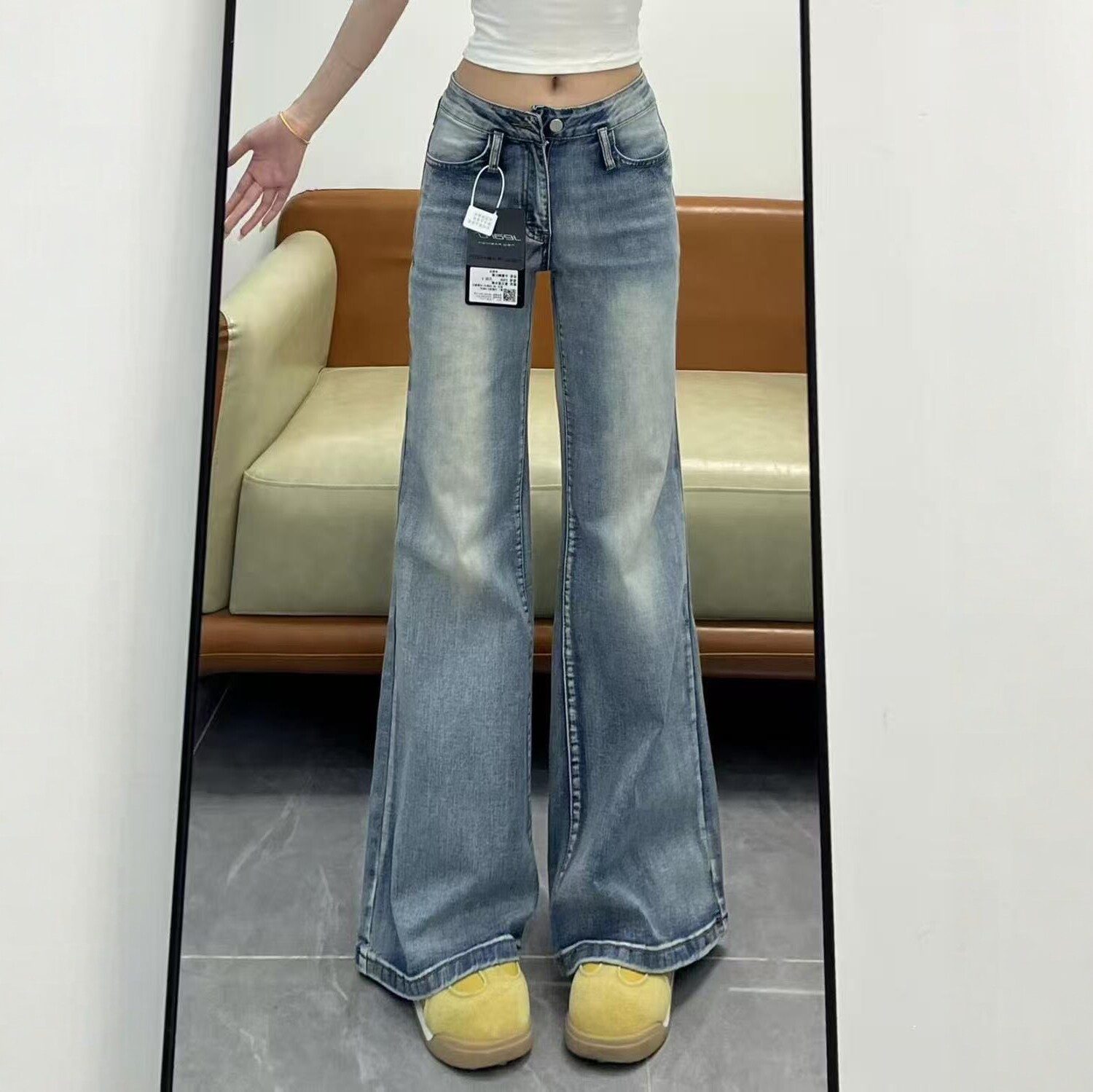 浅蓝色复古不贴腿微喇牛仔裤女春秋季新款设计感低腰显瘦喇叭长裤