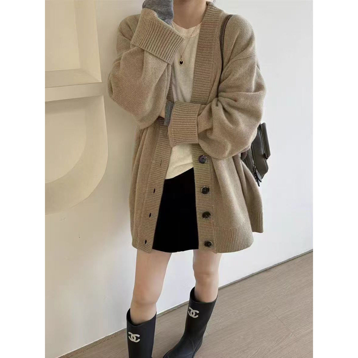 秋冬新款慵懒风V领100%羊毛针织开衫女中长款加厚山羊绒毛衣外套
