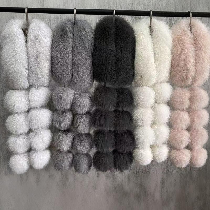 流苏毛球围巾女冬季高级感毛绒围脖护颈韩系氛围感巨好看流行款黑