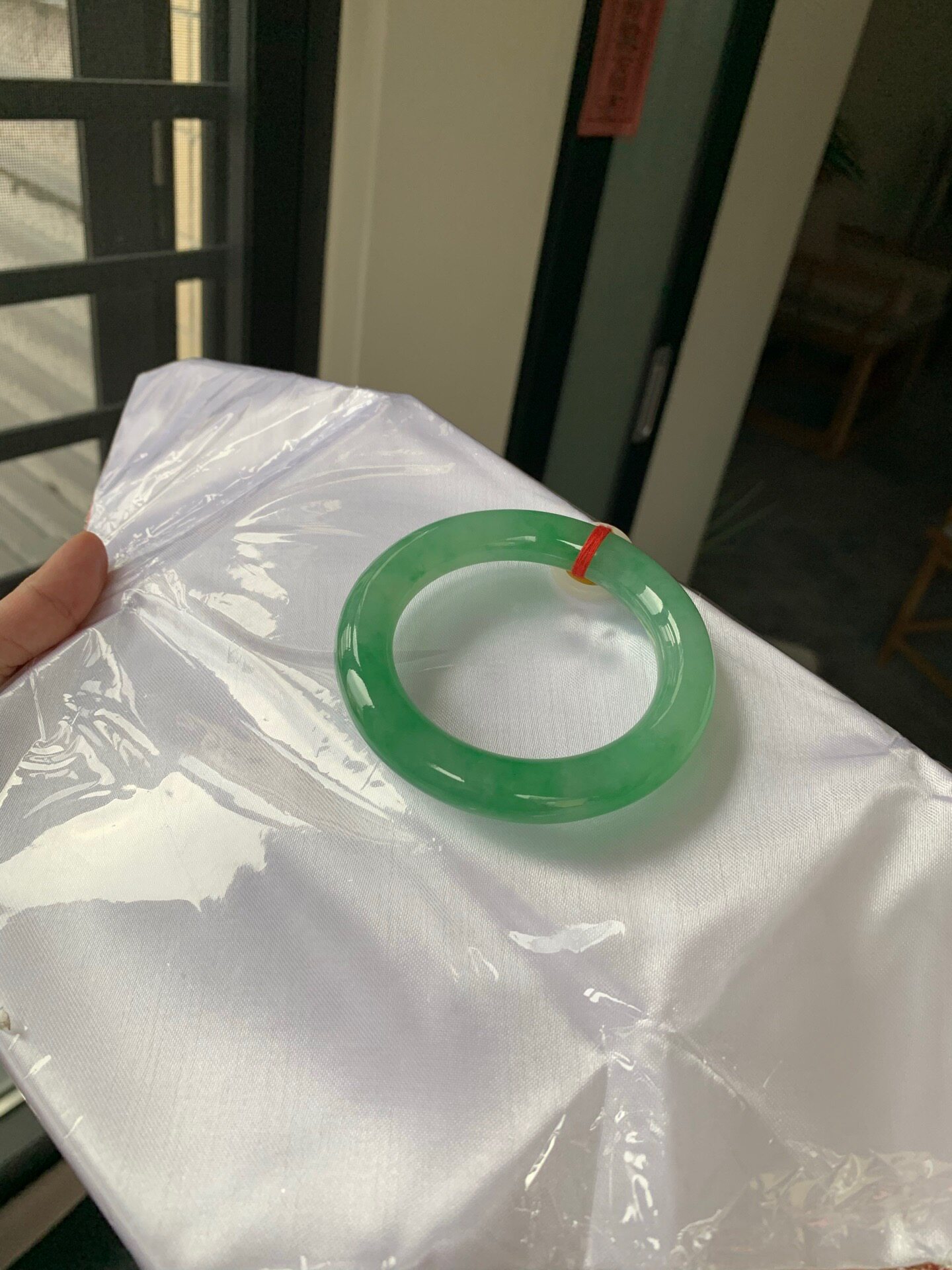 58圈口纯天然缅甸A货翡翠冰种满绿圆条手镯冰玉石手镯女款送证书