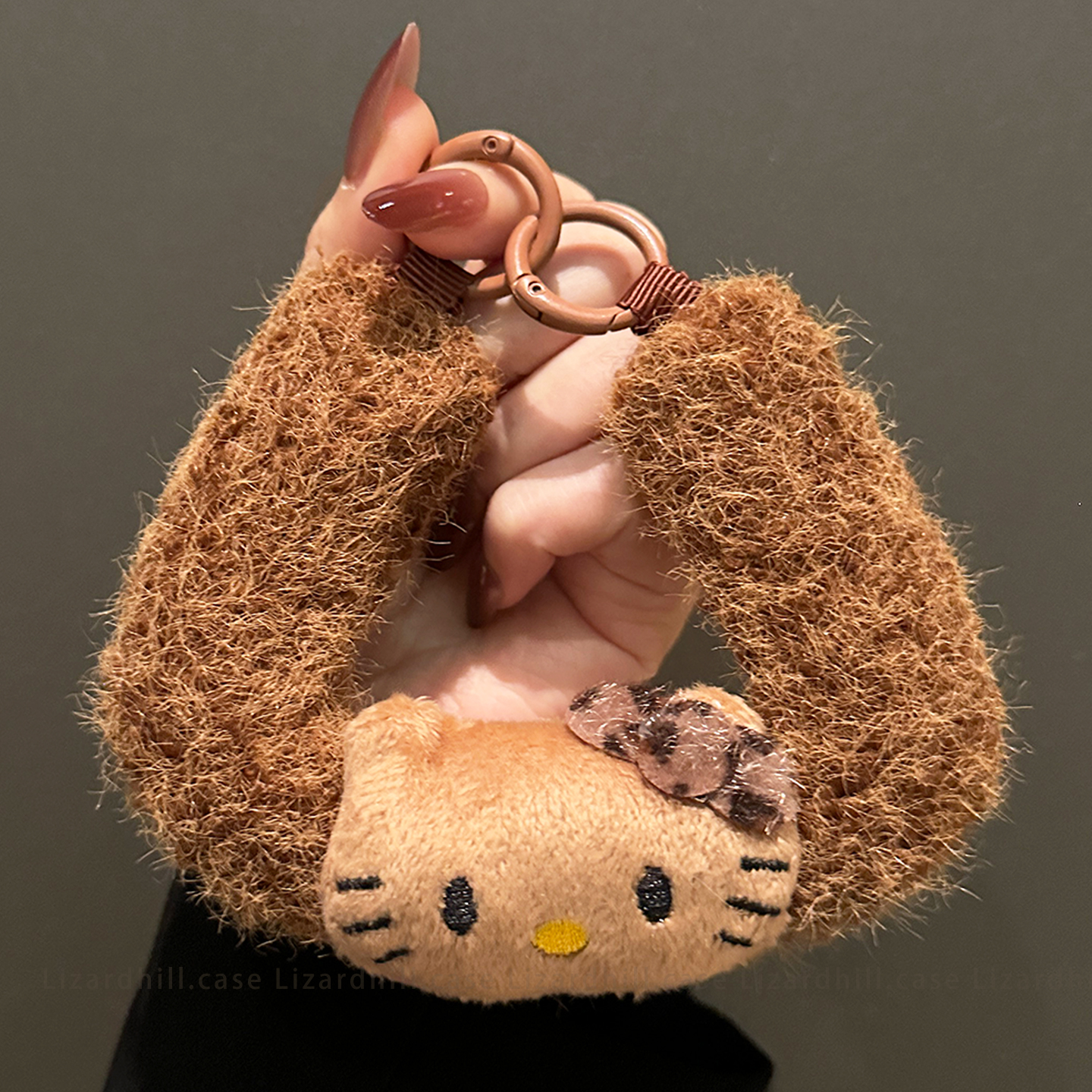 秋冬款针织毛绒可爱kt猫手机挂绳手链钥匙扣挂链包包女饰品配件带挂饰手机链户外防丢吊绳2025新品棕色超好看