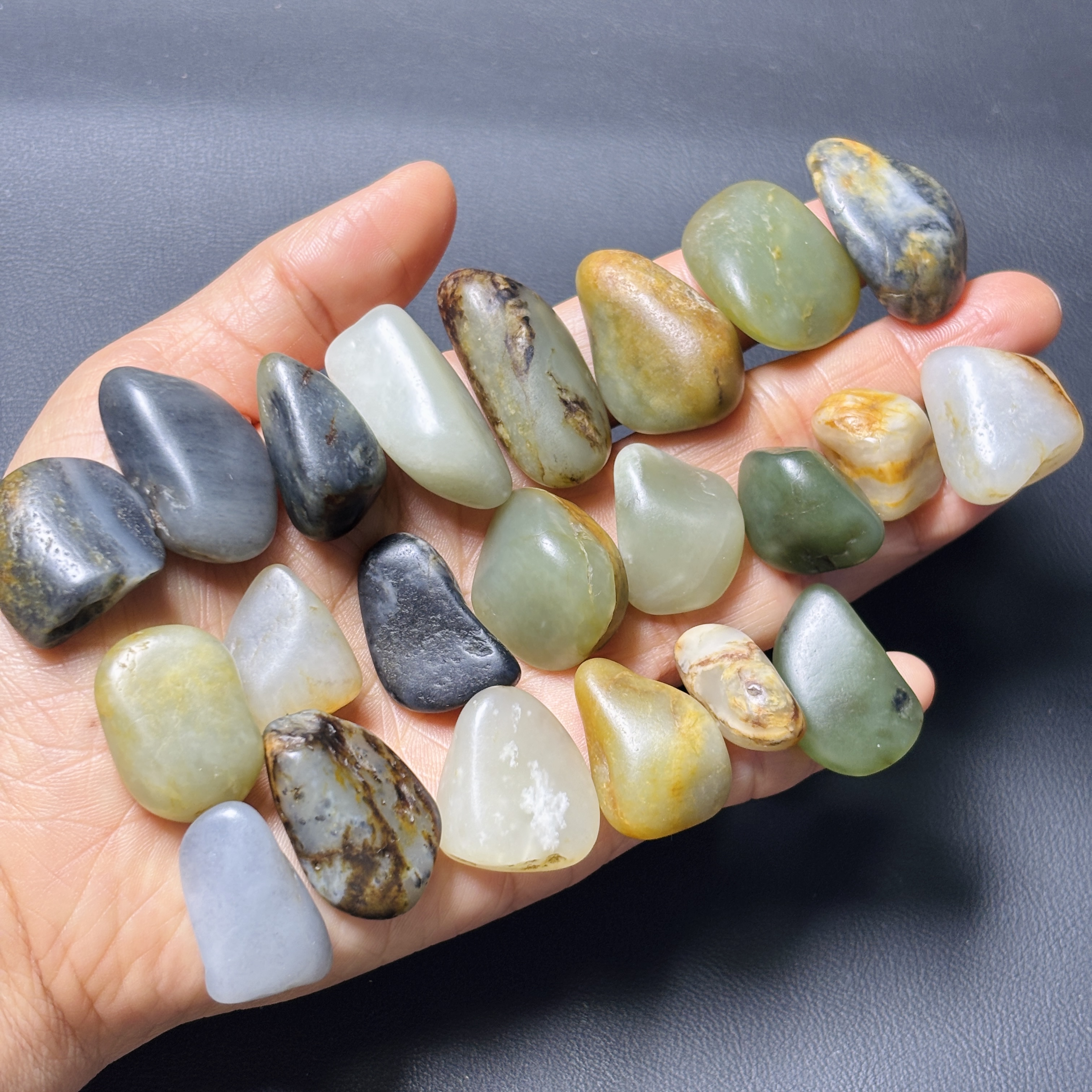 新疆和田玉籽料原石真皮真籽 青玉 青花 青白 白玉 天然和田玉