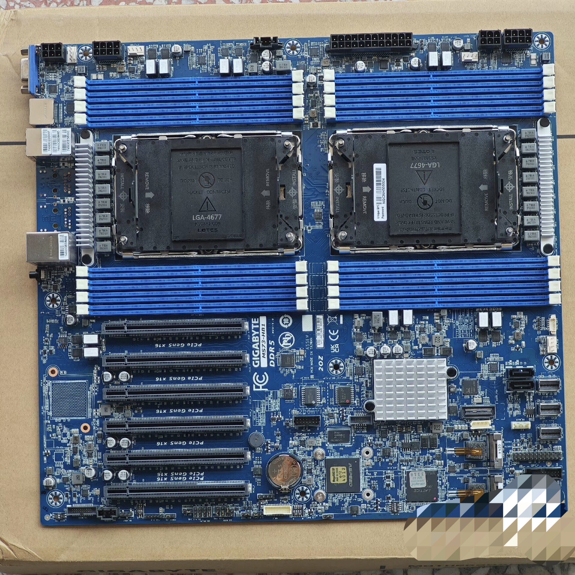 拆机 技嘉 MS73 HB1 双路4677服务器主板铂金四5代关联超微X13DAI