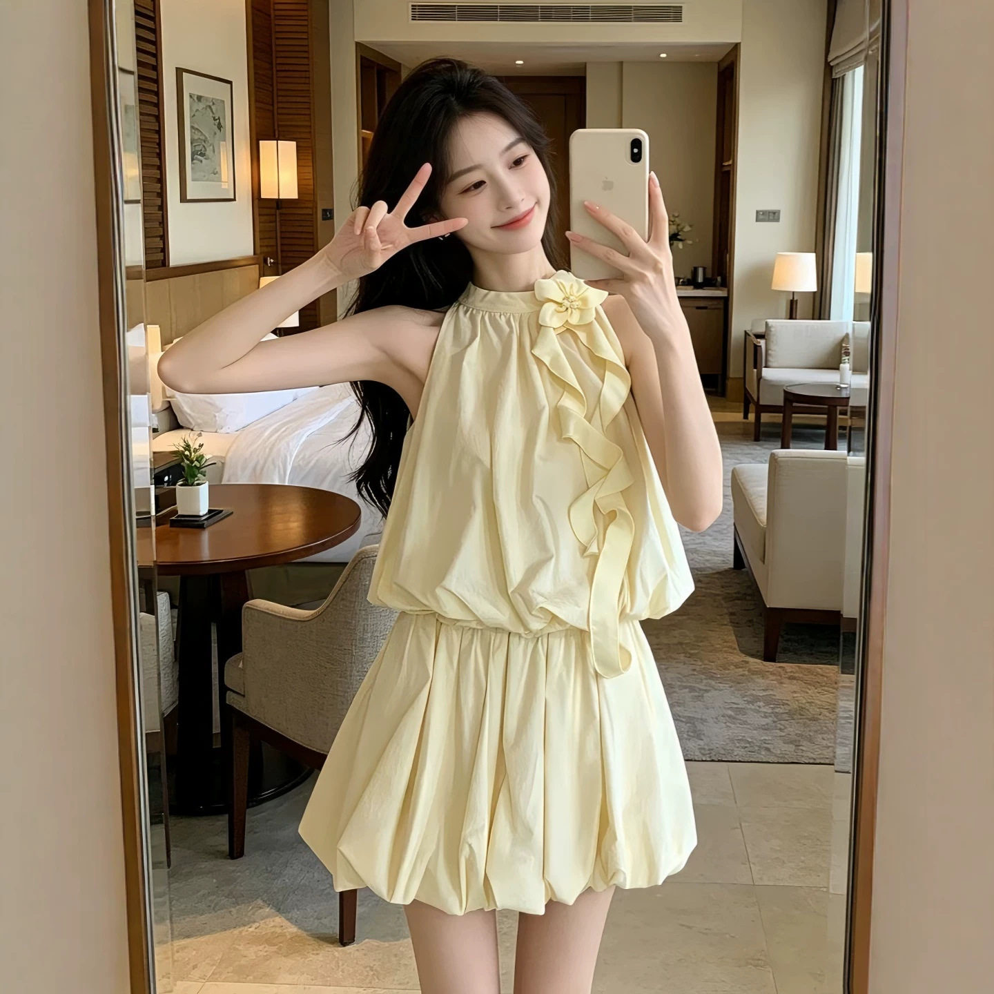 小个子夏季度假风露肩挂脖套装