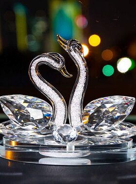 汽车摆件天鹅情侣高档香水座车载水晶车内中控台饰品女神款网红