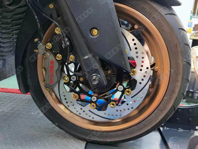 用于雅马哈XMAX300 17-23改装BREMBO鲍鱼对4卡钳对四转接码刹车盘